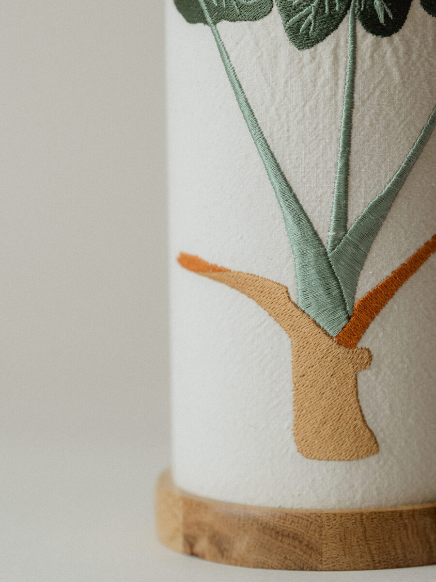 LAMPĂ BRODATĂ – Alocasia Macrorrhizos