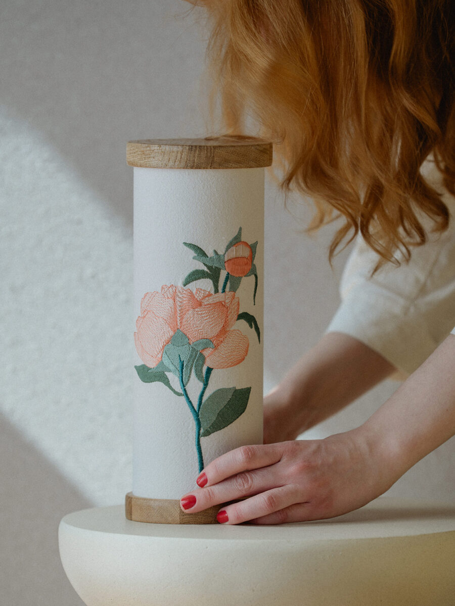 LAMPĂ BRODATĂ – Bujor