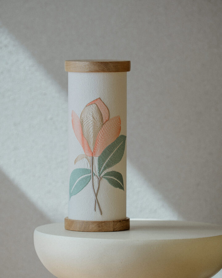 lampa brodata floare de magnolie