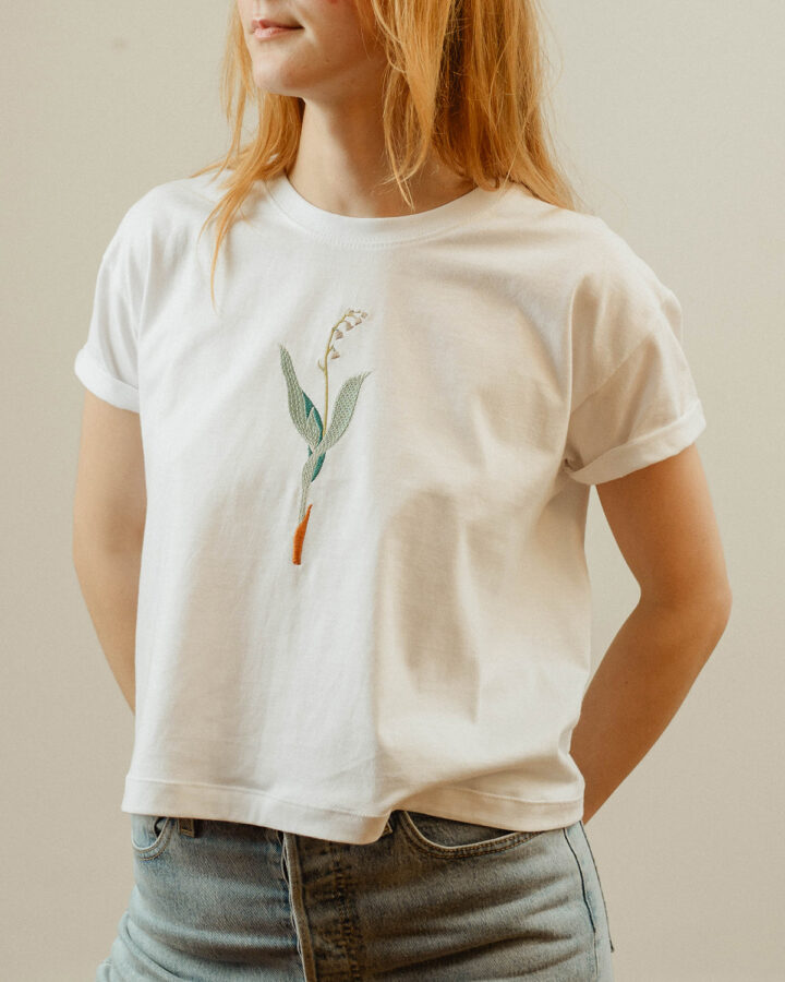 tricou brodat lacramioara