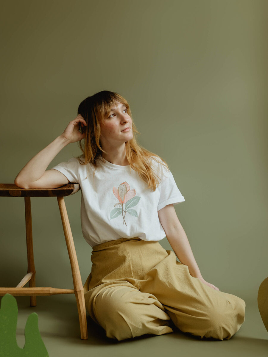 TRICOU BRODAT – Floare de Magnolie