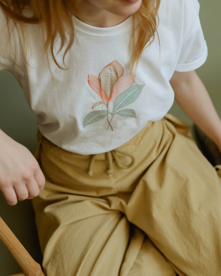 tricou brodat magnolie