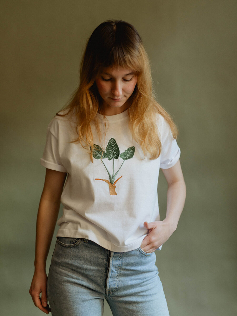 TRICOU BRODAT – Alocasia Macrorrhizos